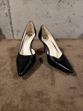 Anne Klein Black Leather Christa  Pointed-Toe Leather Pumps - Size 11